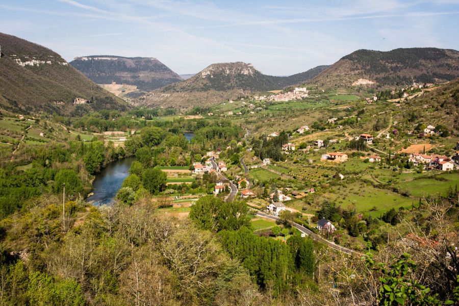 Randonnée sur les corniches du causse Méjean – Vue sur Le Rozier Randonnée sur les corniches du causse Méjean – Vue sur Le Rozier