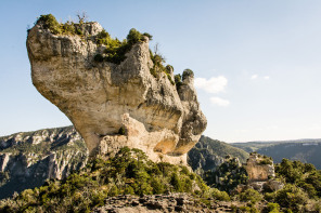 Randonnée sur les corniches du causse Méjean – Sentier Jacques Brunet Randonnée sur les corniches du causse Méjean – Sentier Jacques Brunet