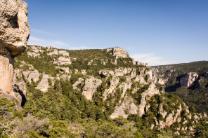 Randonnée sur les corniches du causse Méjean – Sentier Jacques Brunet Randonnée sur les corniches du causse Méjean – Sentier Jacques Brunet