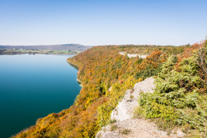 Lac de Chalain depuis la crête nord Lac de Chalain depuis la crête nord