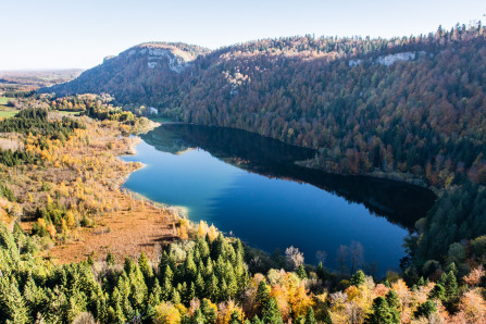 Lac de Bonlieu vu depuis le belvédère de la Ronde Lac de Bonlieu vu depuis le belvédère de la Ronde