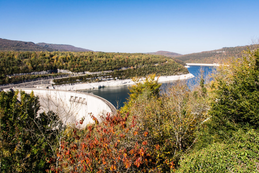 Barrage de Vouglans depuis le belvédère Barrage de Vouglans depuis le belvédère