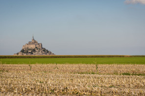 Vue du mont Saint-Michel depuis la D275 Vue du mont Saint-Michel depuis la D275