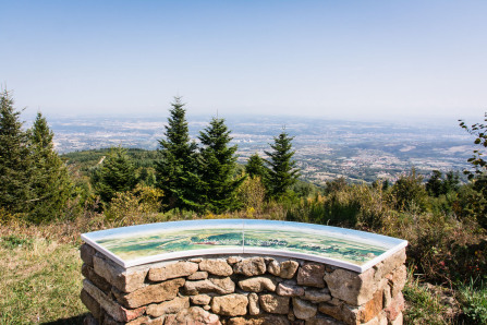 Randonnée autour du pic des 3 Dents – Table d'observation du rocher de Dentillon Randonnée autour du pic des 3 Dents – Table d'observation du rocher de Dentillon