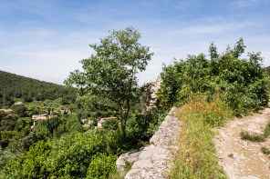 Fontaine-de-Vaucluse – Balade vers le château de Pétrarque