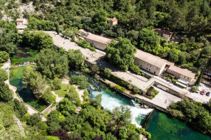 Fontaine-de-Vaucluse – Balade vers le château de Pétrarque