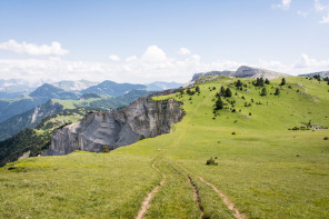 Trek autour des Hauts Plateaux – Plaine de Chamousset jusqu'à la tête Chevalière Trek autour des Hauts Plateaux – Plaine de Chamousset jusqu'à la tête Chevalière