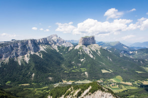 Trek autour des Hauts Plateaux – Terrasse à l'est de la tête Chevalière Trek autour des Hauts Plateaux – Terrasse à l'est de la tête Chevalière