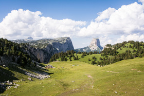 Trek autour des Hauts Plateaux – Pas de l'Aiguille Trek autour des Hauts Plateaux – Pas de l'Aiguille