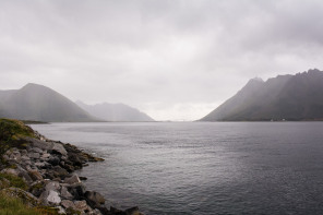 Vers Brenna – Pont entre Austvågøya et Gimsøya Vers Brenna – Pont entre Austvågøya et Gimsøya