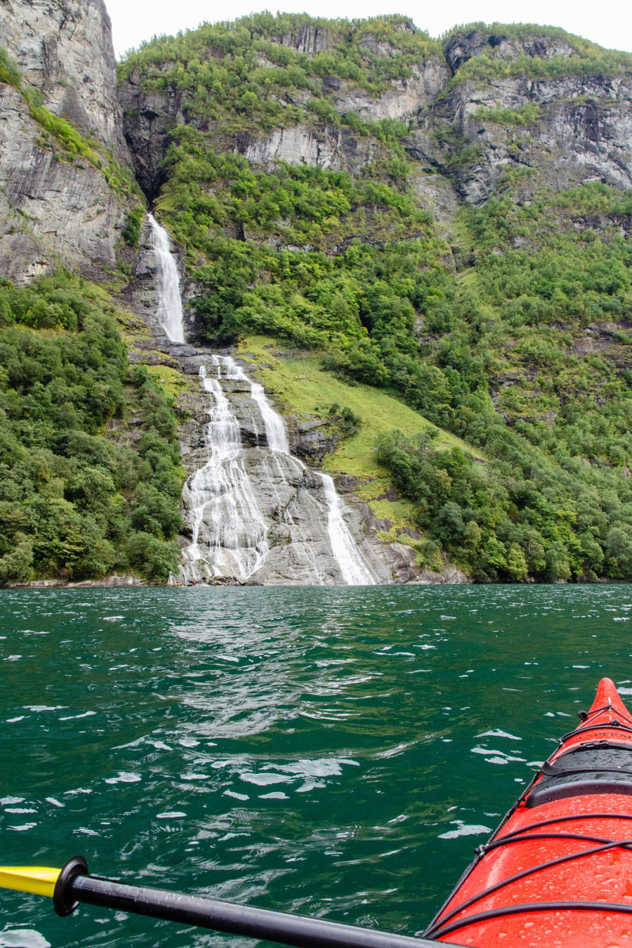 Kayak dans le Geirangerfjord Kayak dans le Geirangerfjord