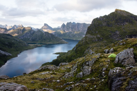 Camping sauvage au-dessus du Reinefjord Camping sauvage au-dessus du Reinefjord