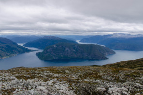 Randonnée de Vidasethovden – Vue sur le Sognefjord Randonnée de Vidasethovden – Vue sur le Sognefjord