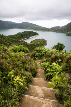 Descente au bord du lagoa do Fogo Descente au bord du lagoa do Fogo